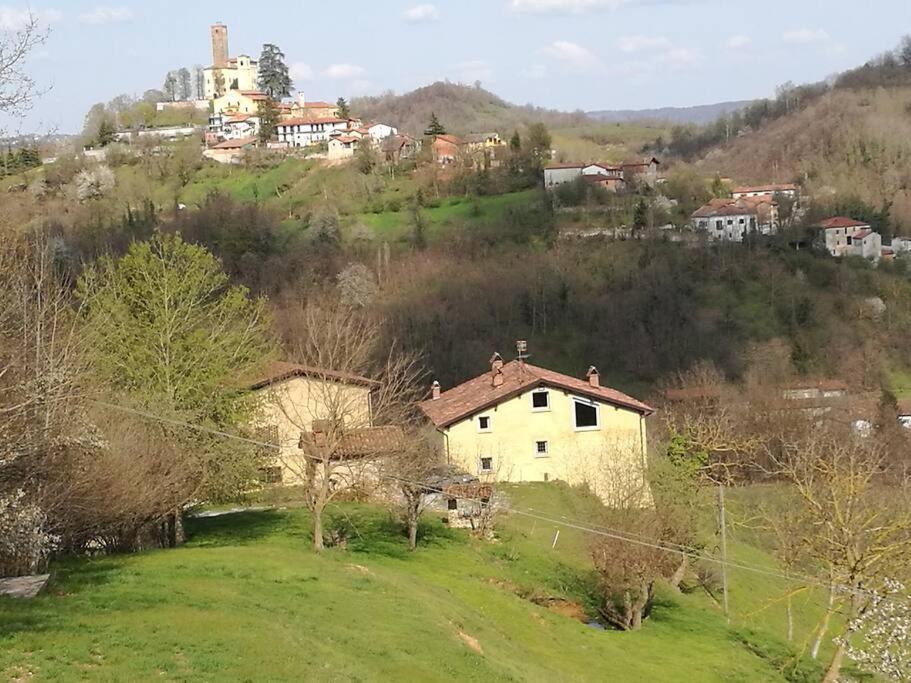 Casa Nel Verde Ca Dla Cola Mombasiglio Exteriör bild